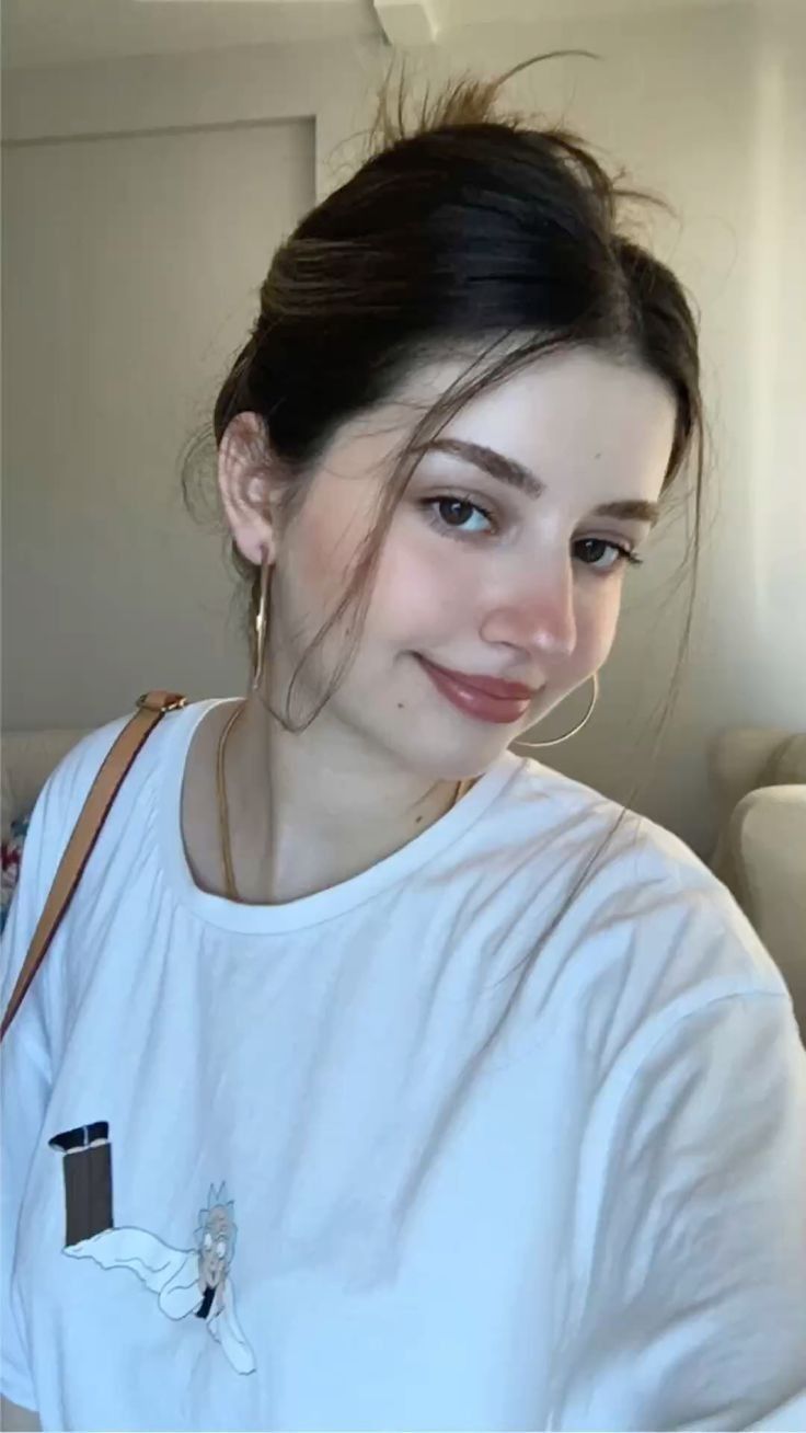 files/New_Model___Chat_this_girl_on_our_platform.jpg